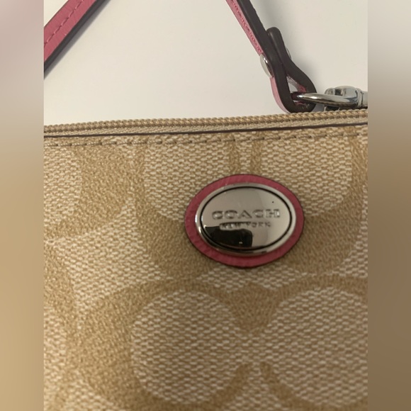 Coach Wristlet - Signature Canvas & Pink Lining - Picture 6 of 9